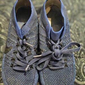 Nike Blue Sneakers with Modern Silhouette